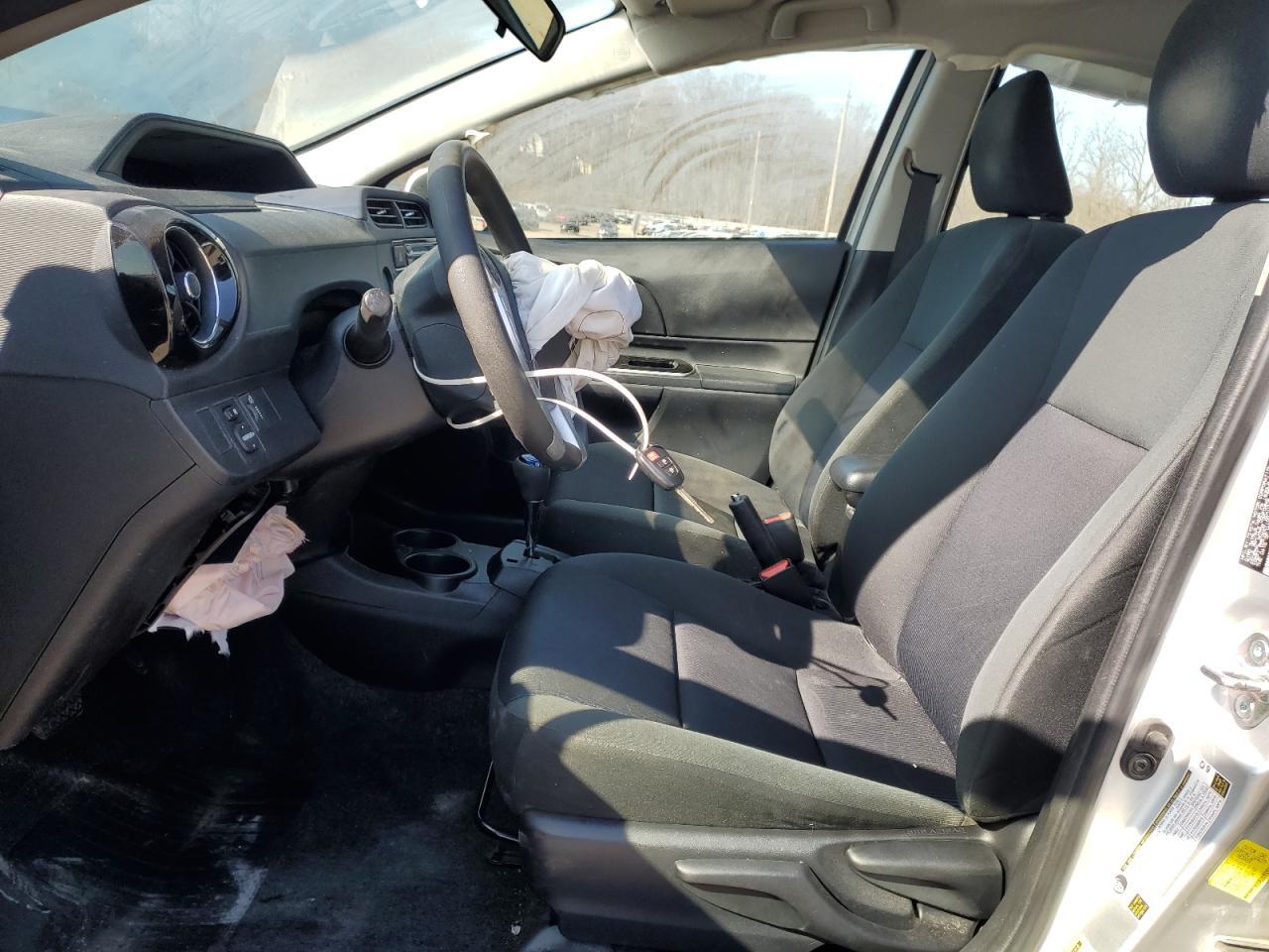 2016 TOYOTA PRIUS C - Image 7