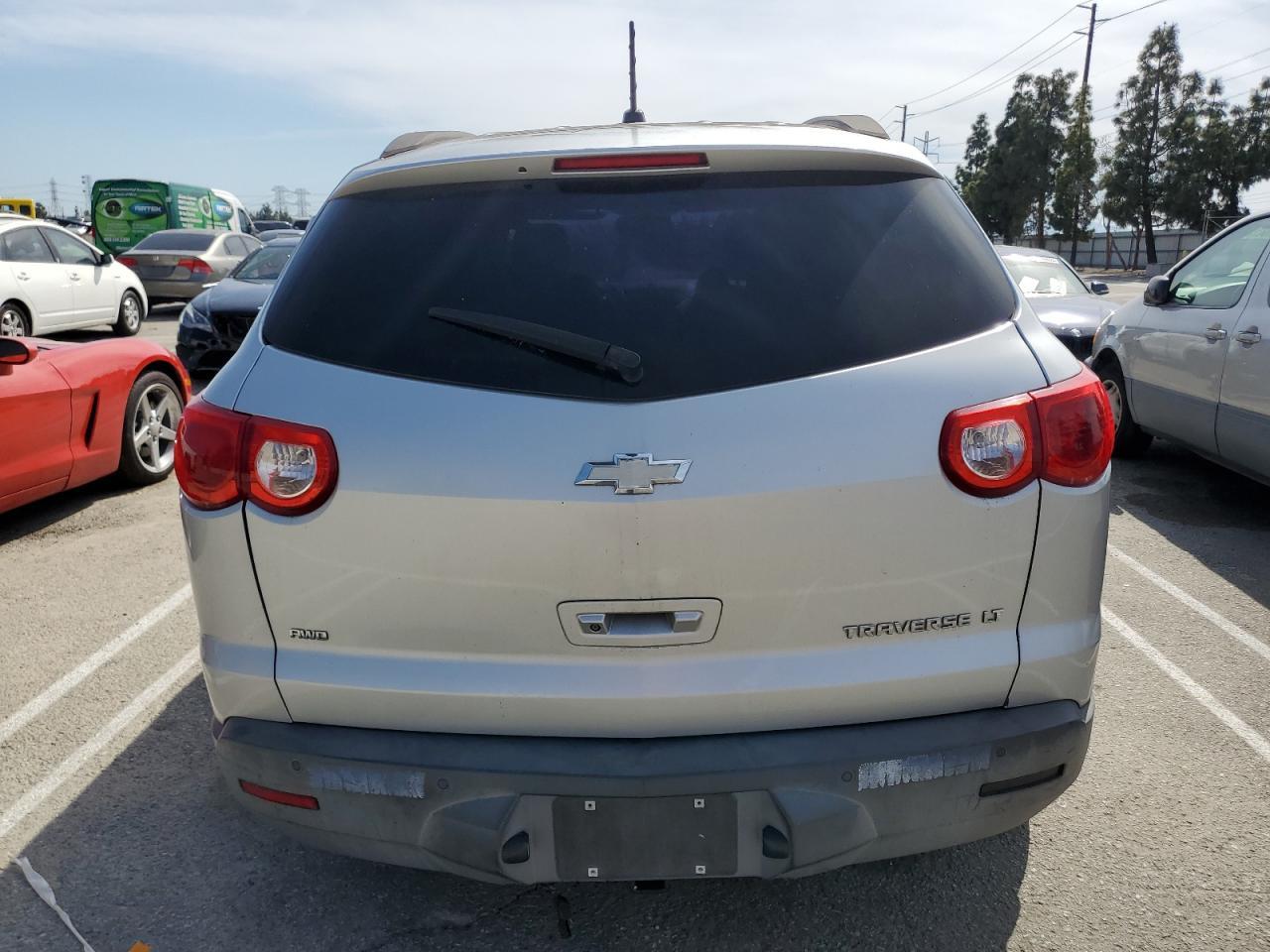 2011 CHEVROLET TRAVERSE L - Image 6