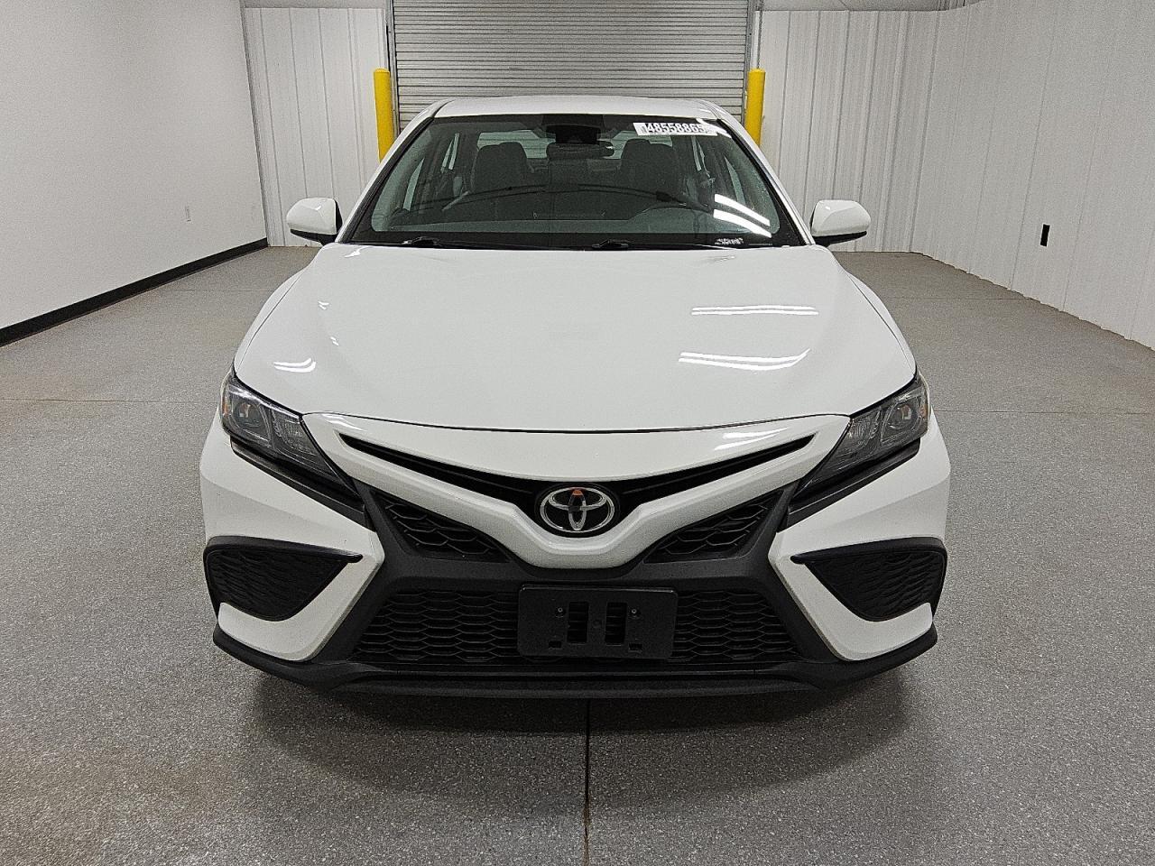 2021 TOYOTA CAMRY SE - Фото 5