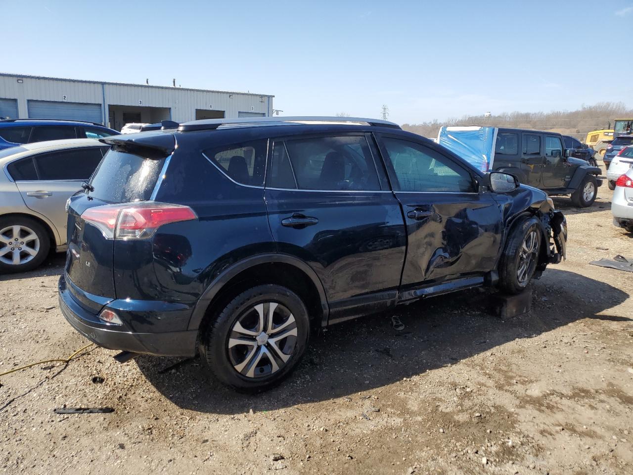 2017 TOYOTA RAV4 LE - Фото 3