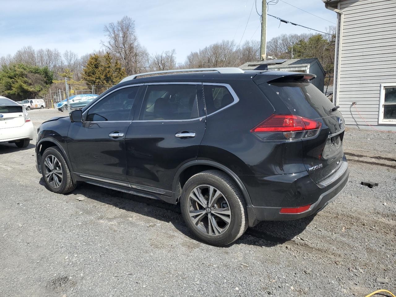 2017 NISSAN ROGUE SV - Фото 2