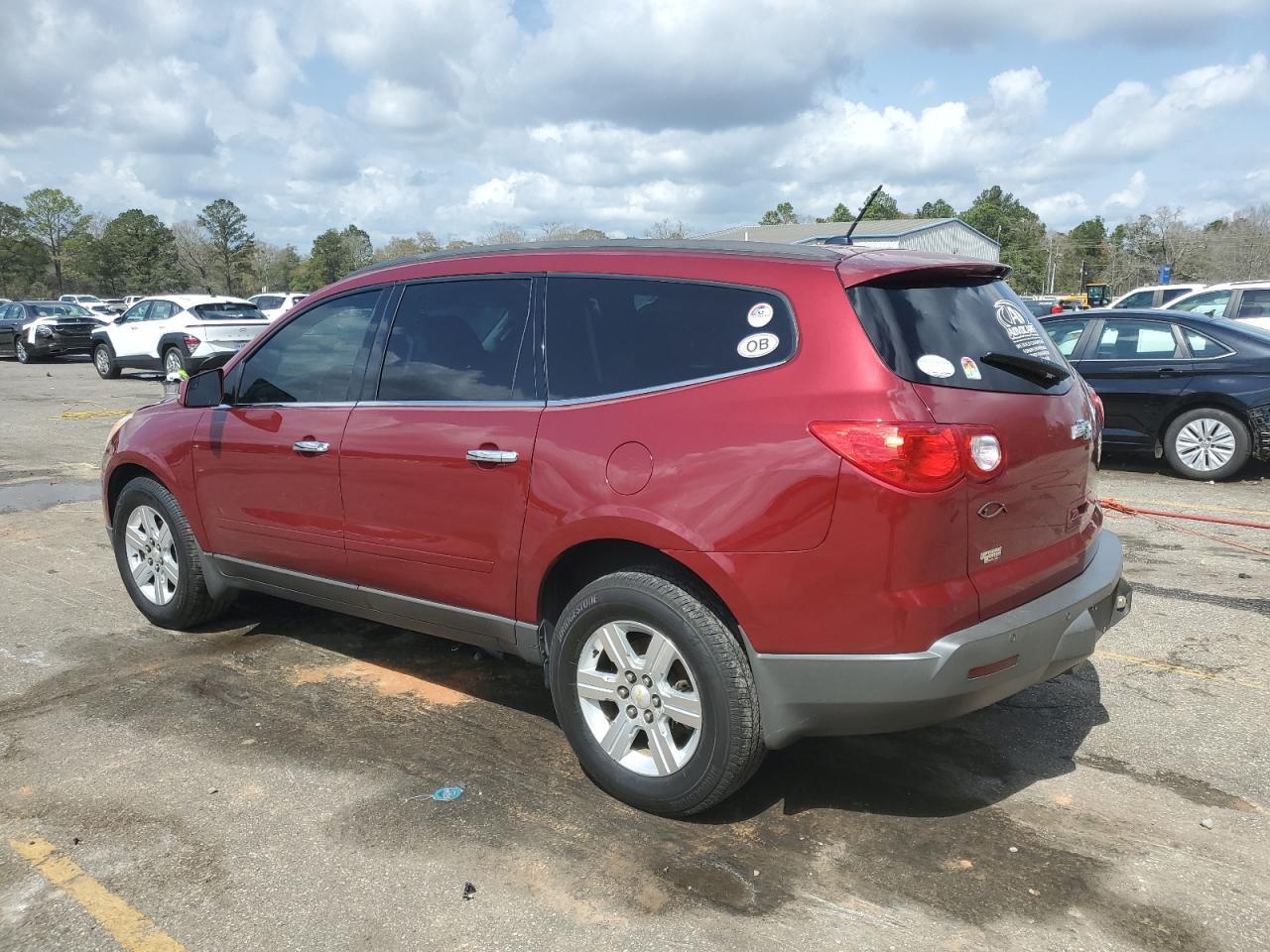 2011 CHEVROLET TRAVERSE L - Image 2