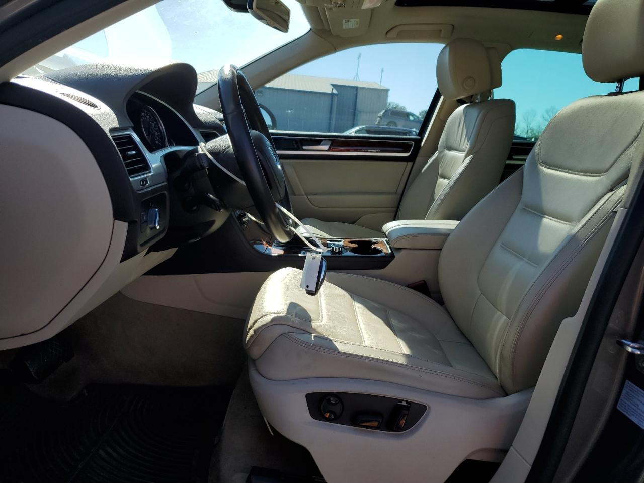 2013 VOLKSWAGEN TOUAREG V6 - Image 7