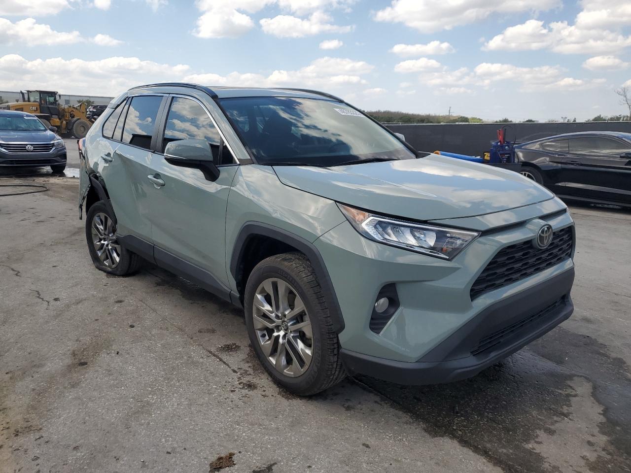 2020 TOYOTA RAV4 XLE P - Image 4