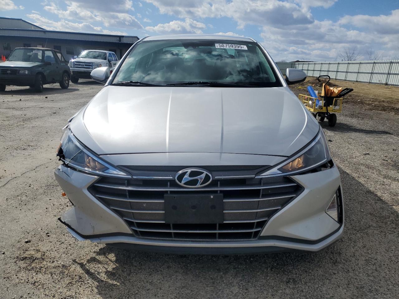 2019 HYUNDAI ELANTRA SE - Фото 5