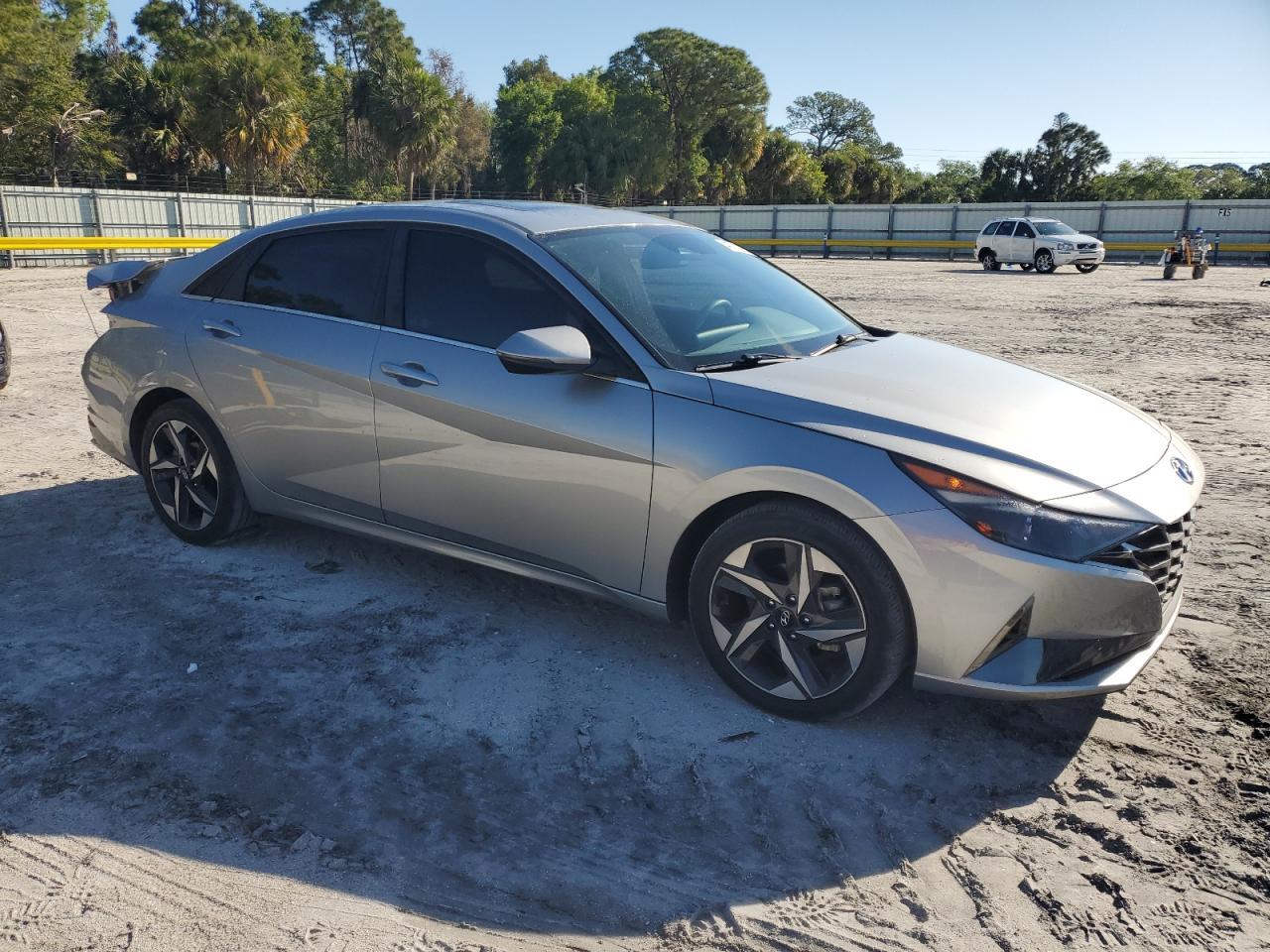2022 HYUNDAI ELANTRA SE - Фото 4
