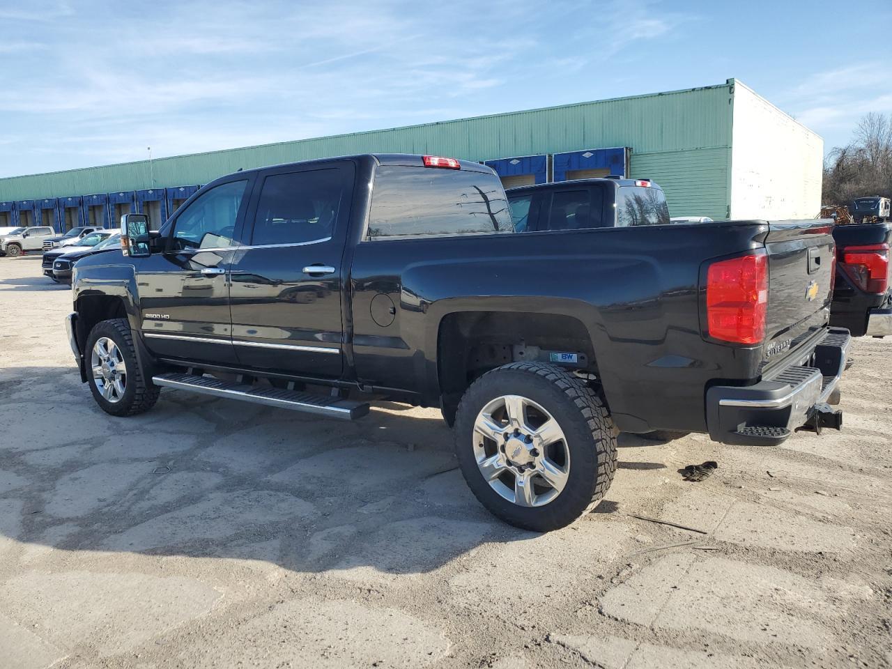 2019 CHEVROLET SILVERADO - Image 2