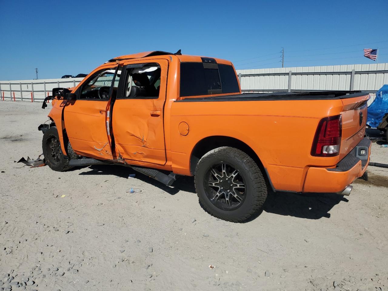2017 RAM 1500 SPORT - Фото 2