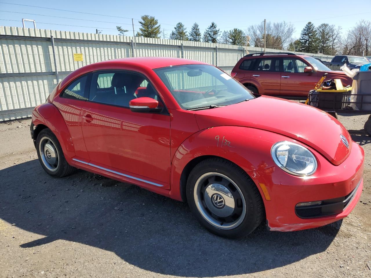 2012 VOLKSWAGEN BEETLE - Image 4