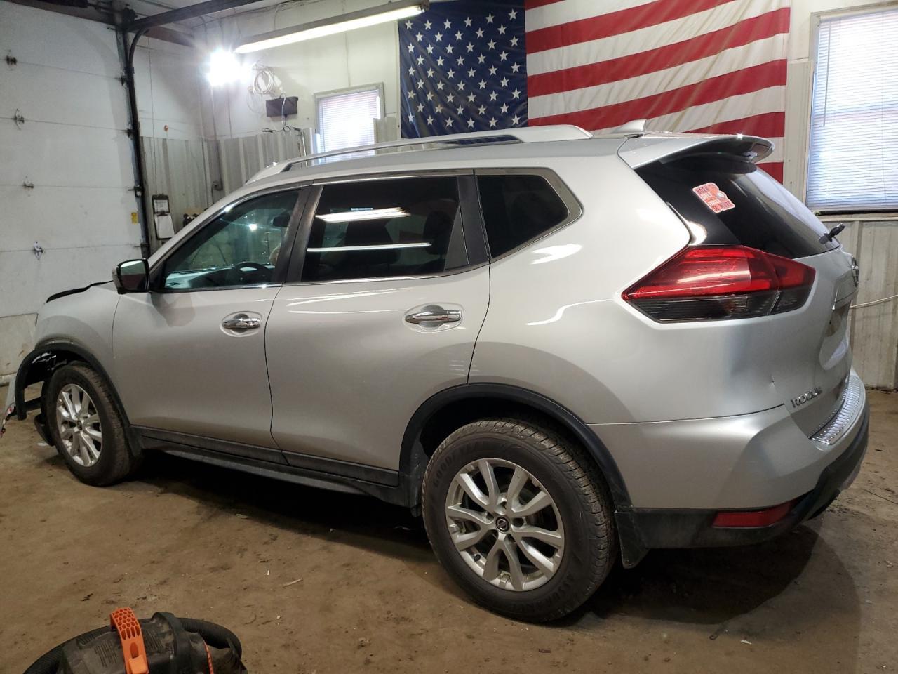 2017 NISSAN ROGUE SV - Фото 2
