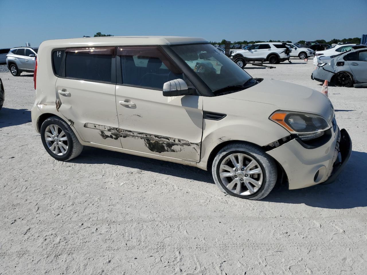 2013 KIA SOUL + - Image 4