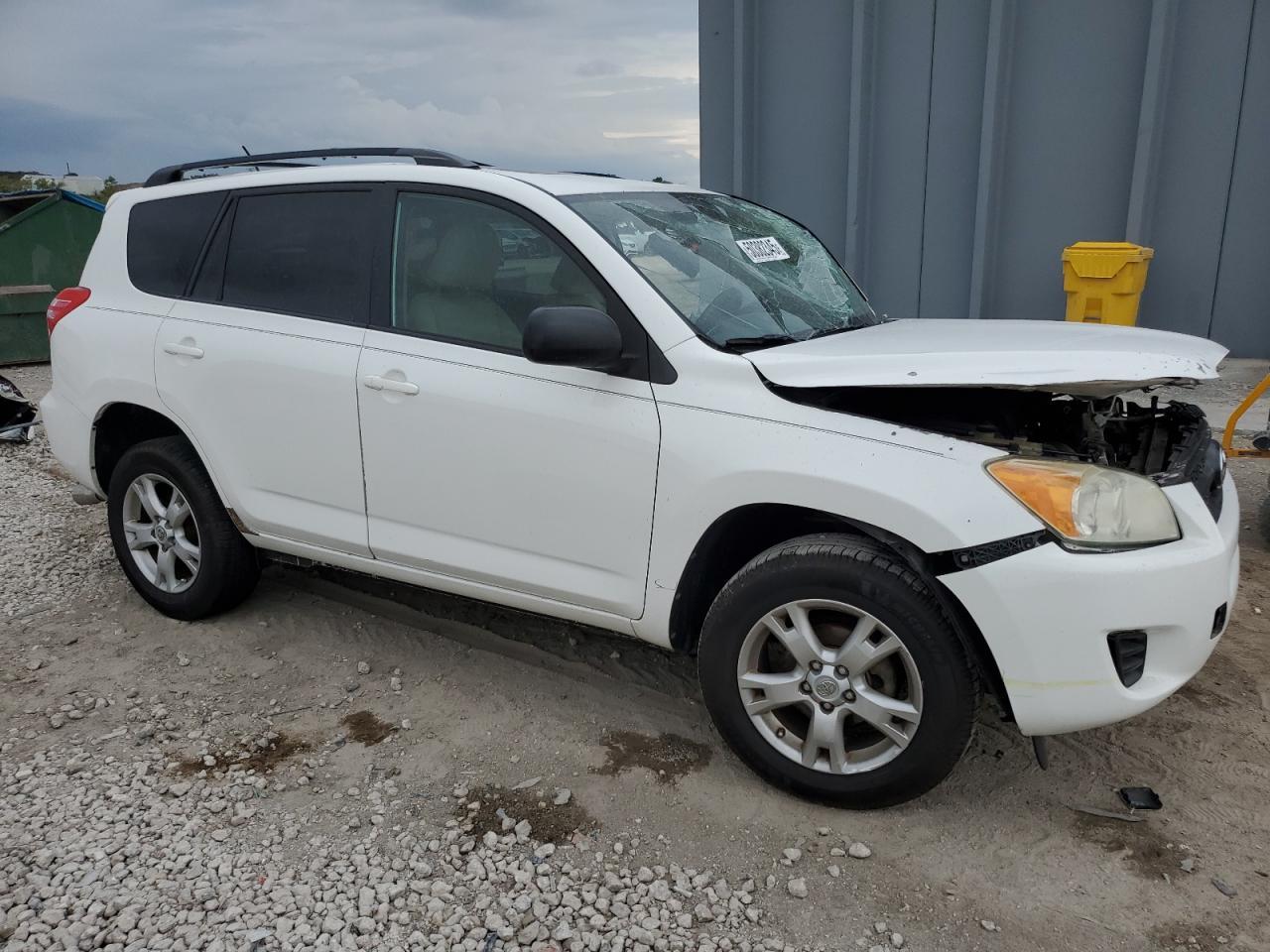 2011 TOYOTA RAV4 - Image 4