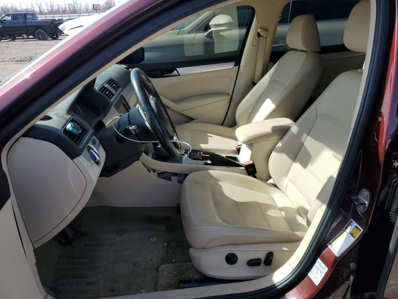 2013 VOLKSWAGEN PASSAT SE - Image 7