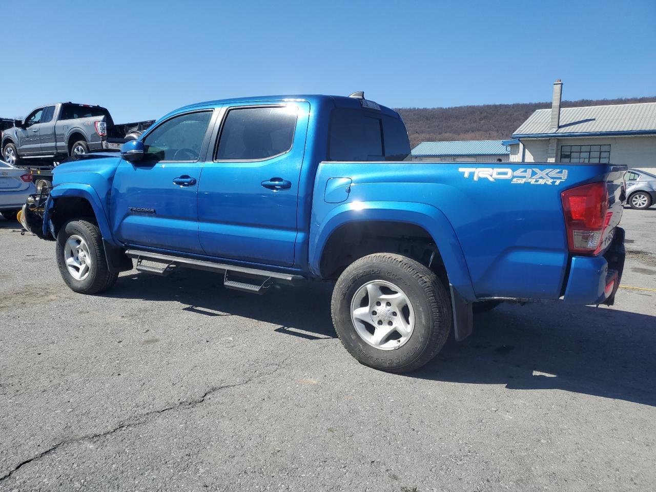 2017 TOYOTA TACOMA DOU - Фото 2