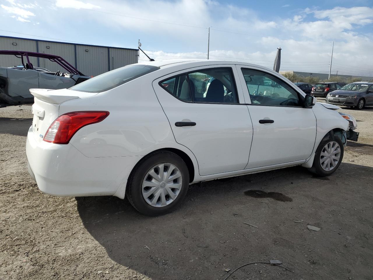 2016 NISSAN VERSA S - Фото 3