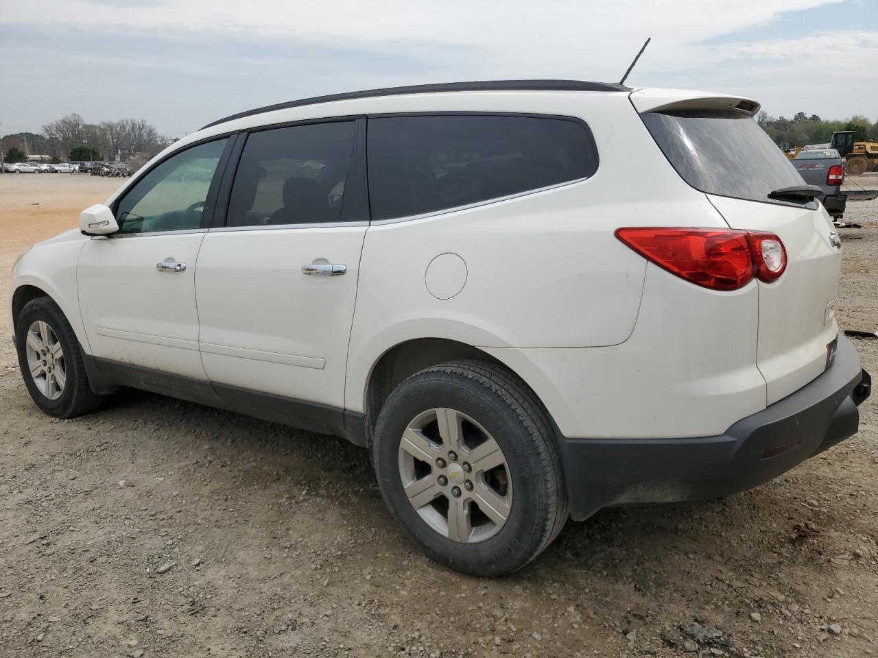 2011 CHEVROLET TRAVERSE L - Фото 2