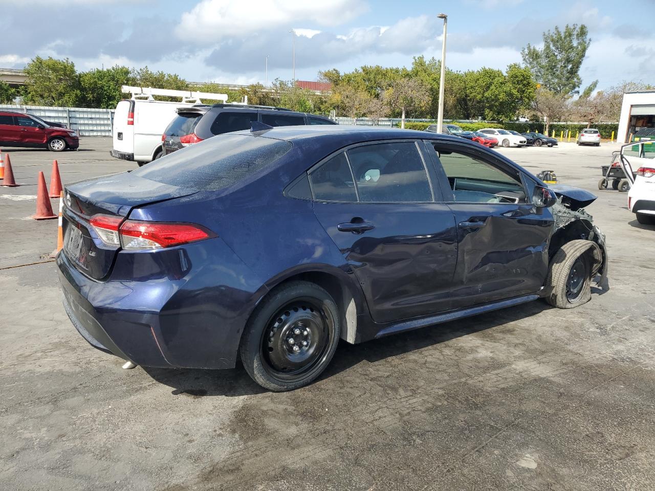 2021 TOYOTA COROLLA LE - Фото 3