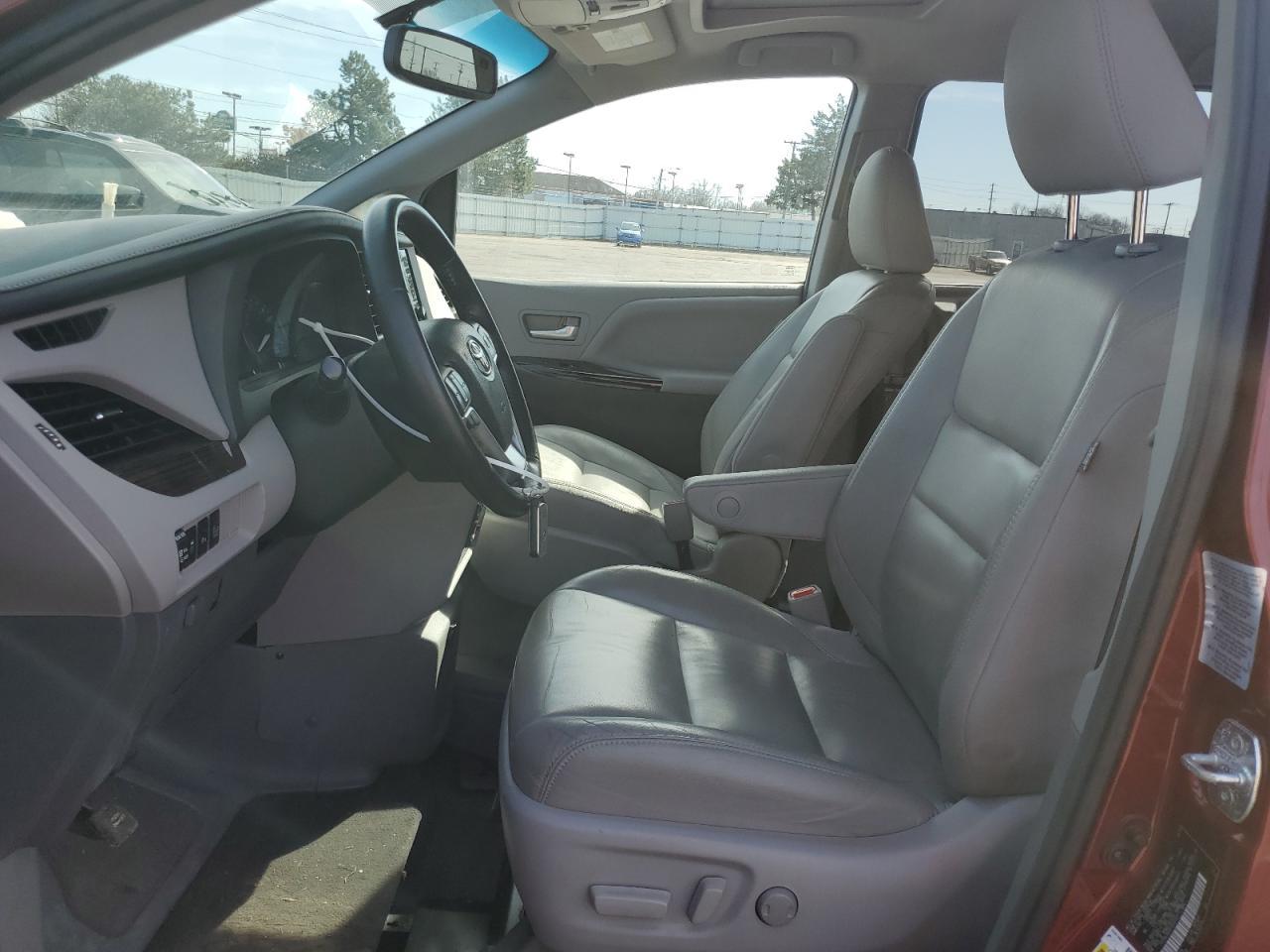 2015 TOYOTA SIENNA XLE - Фото 7