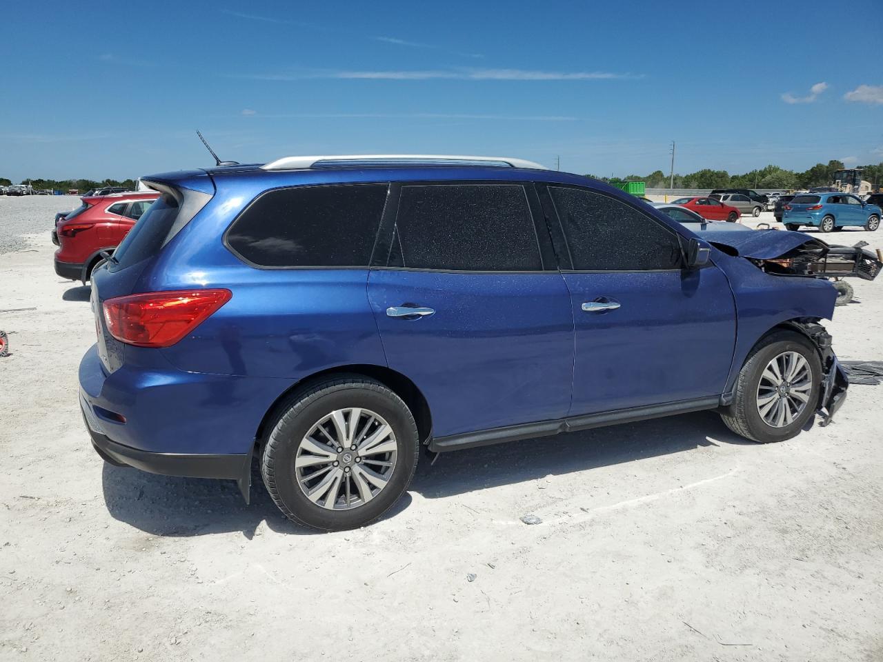 2018 NISSAN PATHFINDER - Фото 3