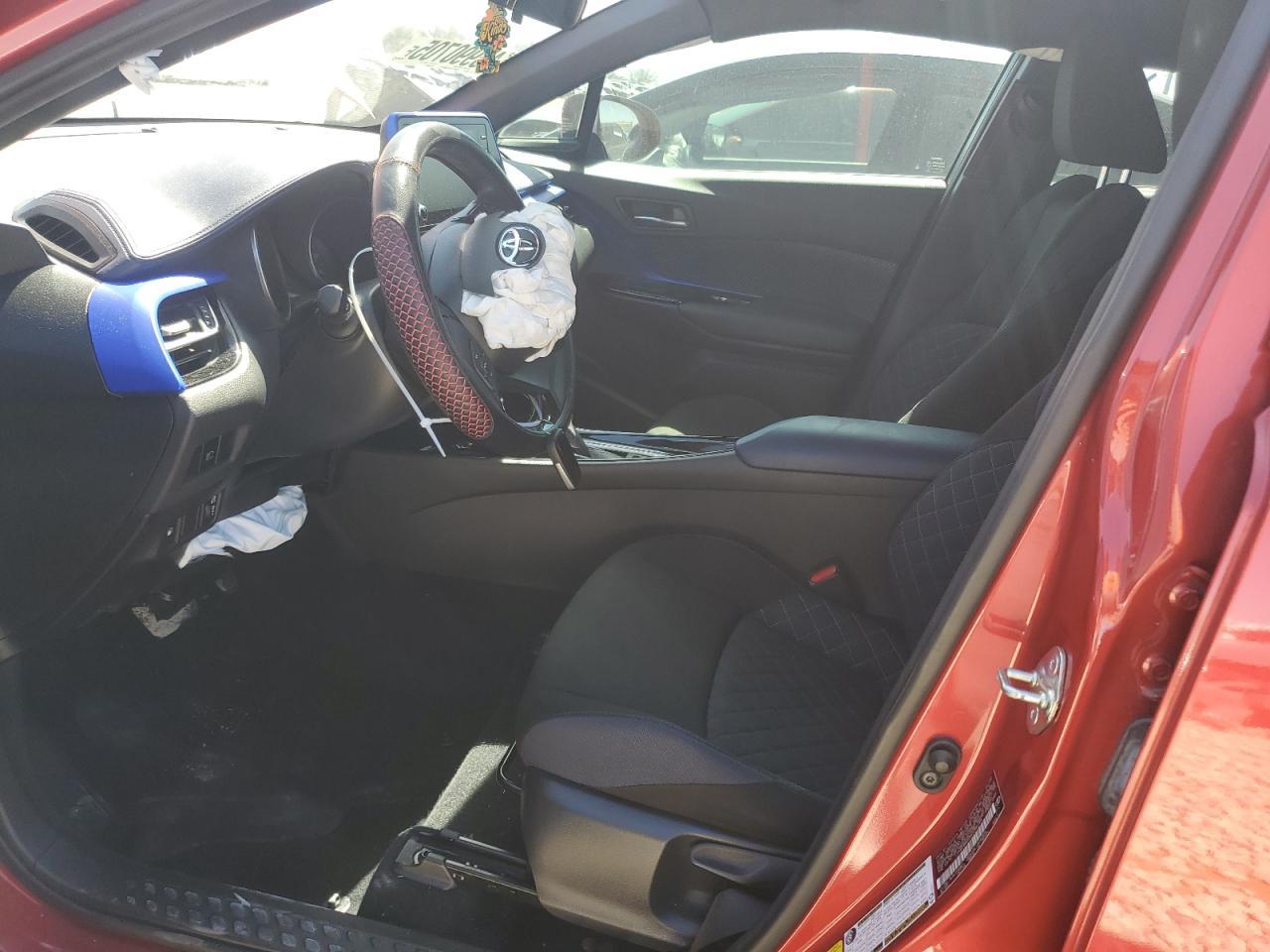 2021 TOYOTA C-HR XLE - Image 7