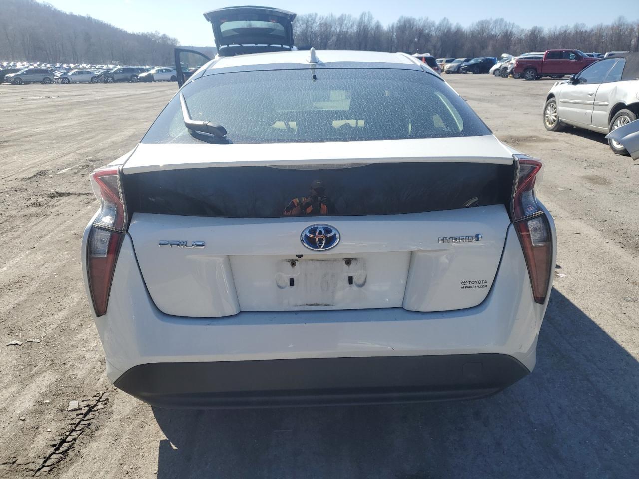 2016 TOYOTA PRIUS - Фото 6