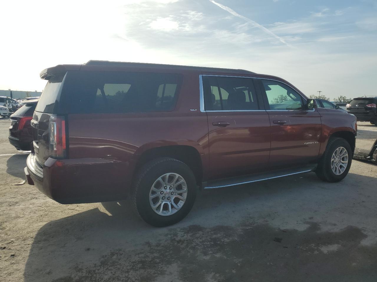 2016 GMC YUKON XL K - Фото 3