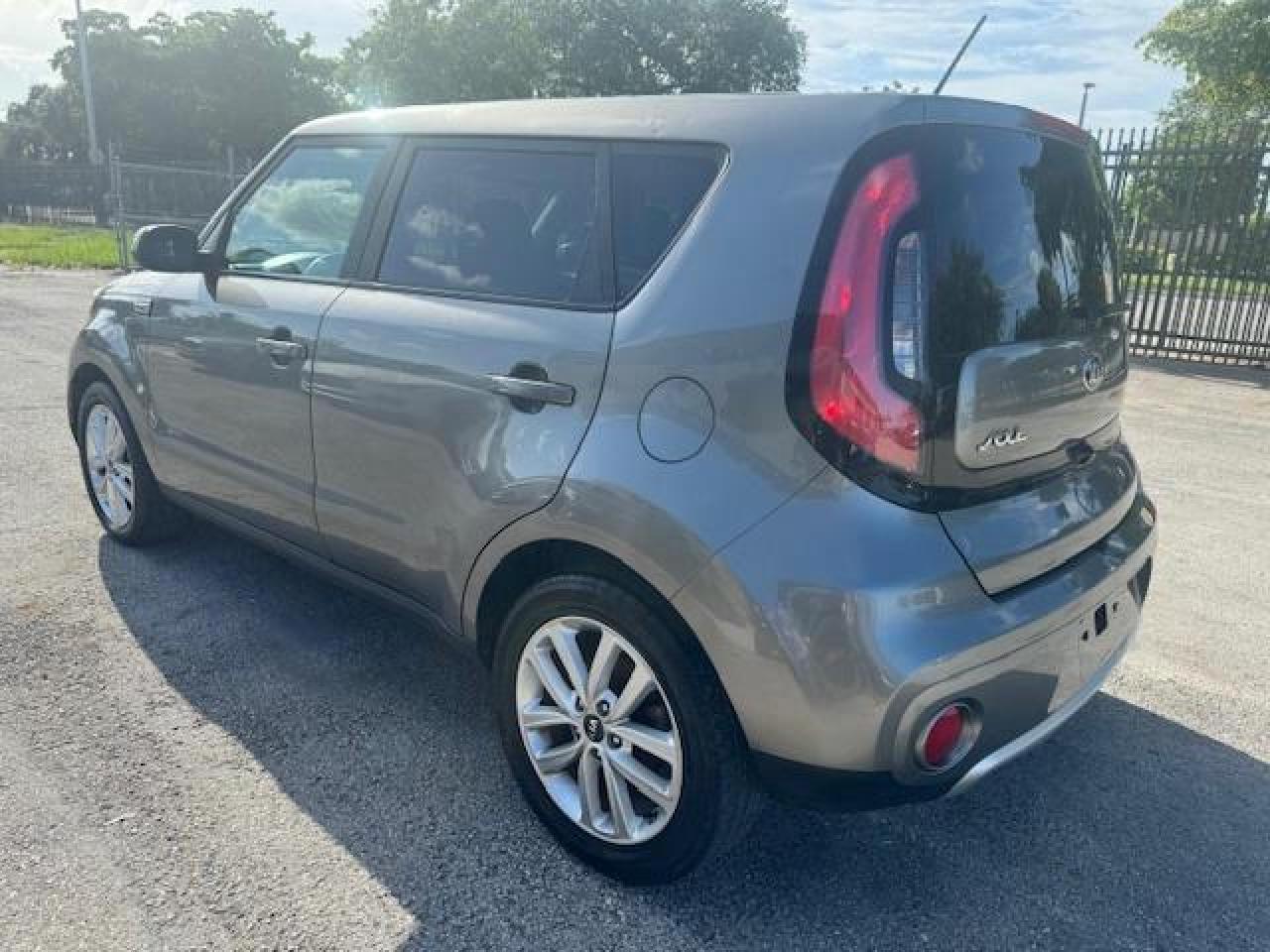 2017 KIA SOUL + - Image 2