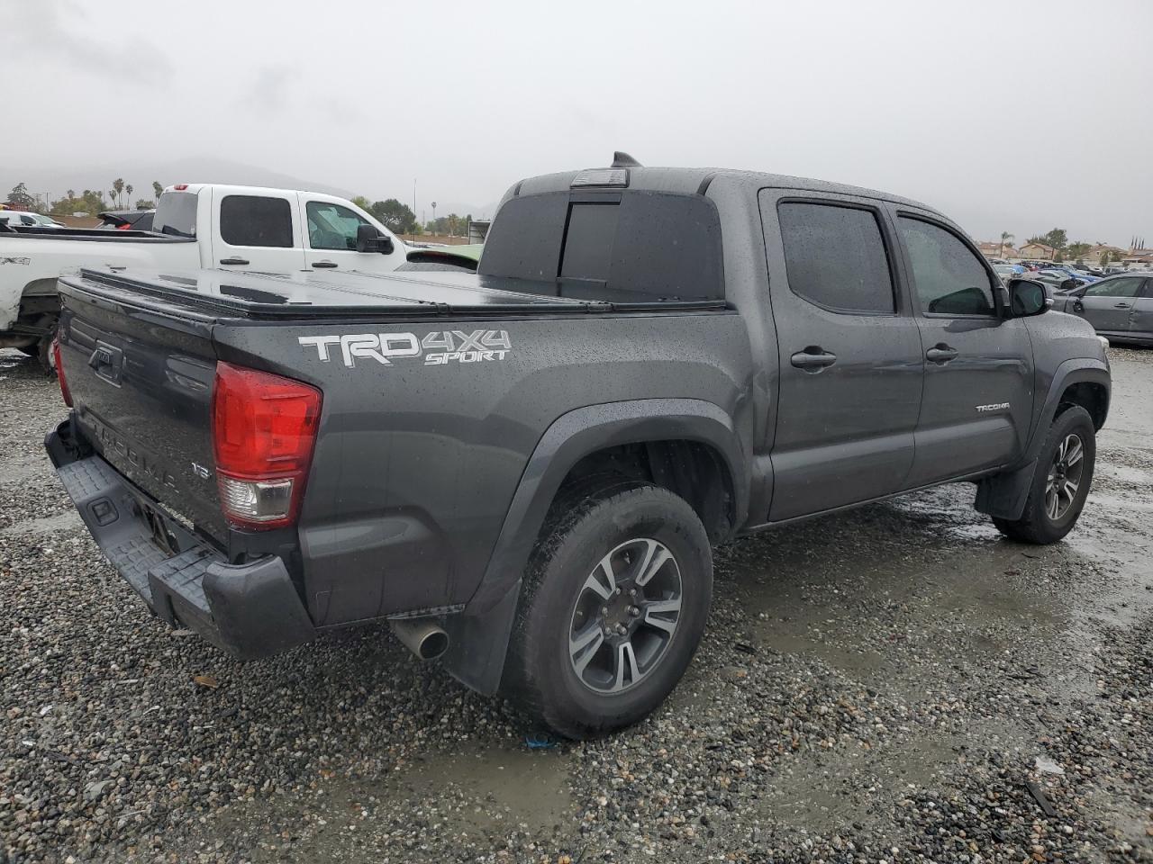 2017 TOYOTA TACOMA DOU - Фото 3