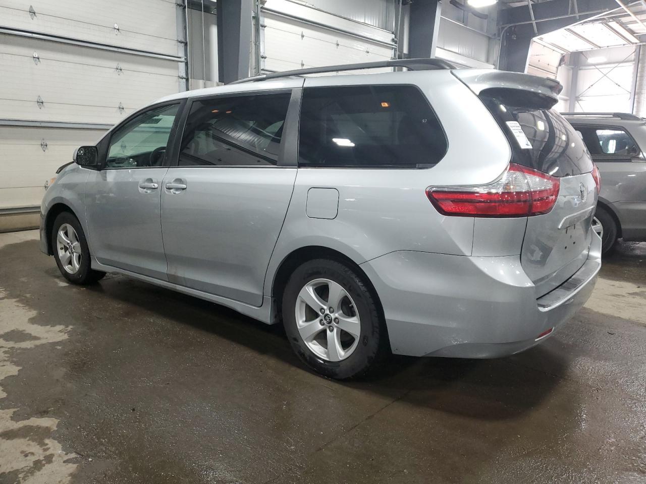 2019 TOYOTA SIENNA LE - Image 2