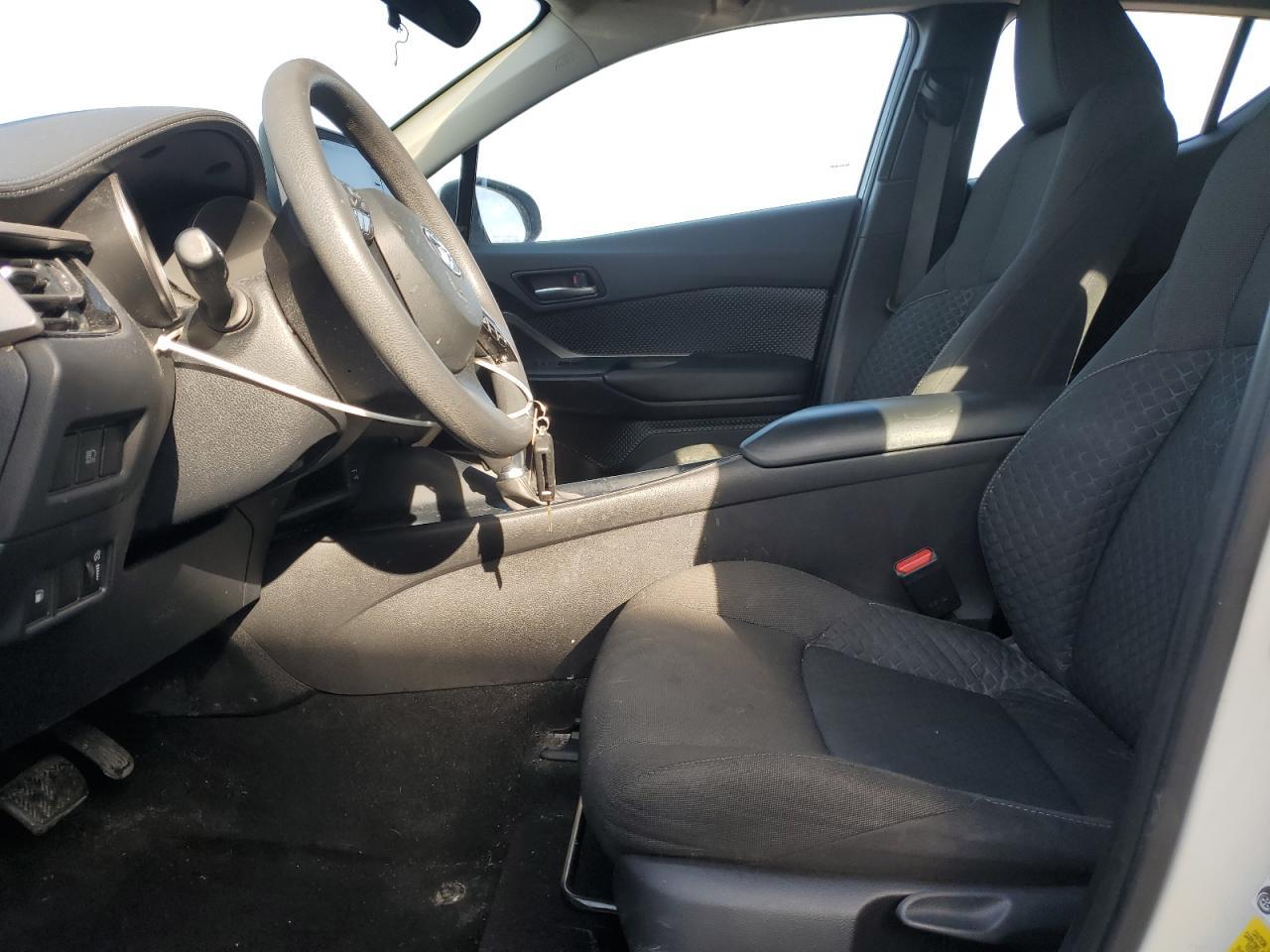2021 TOYOTA C-HR XLE - Фото 7