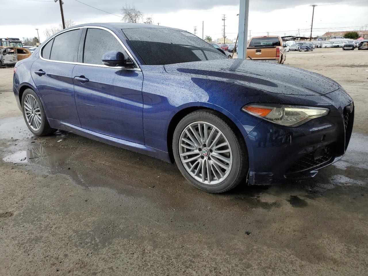 2017 ALFA ROMEO GIULIA TI - Image 4