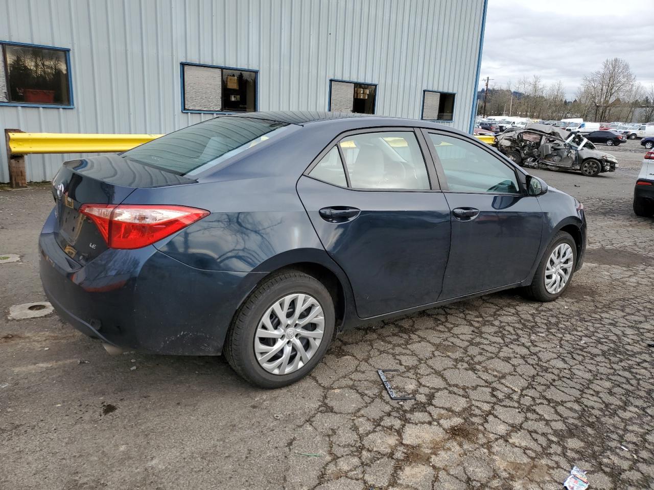 2019 TOYOTA COROLLA L - Фото 3