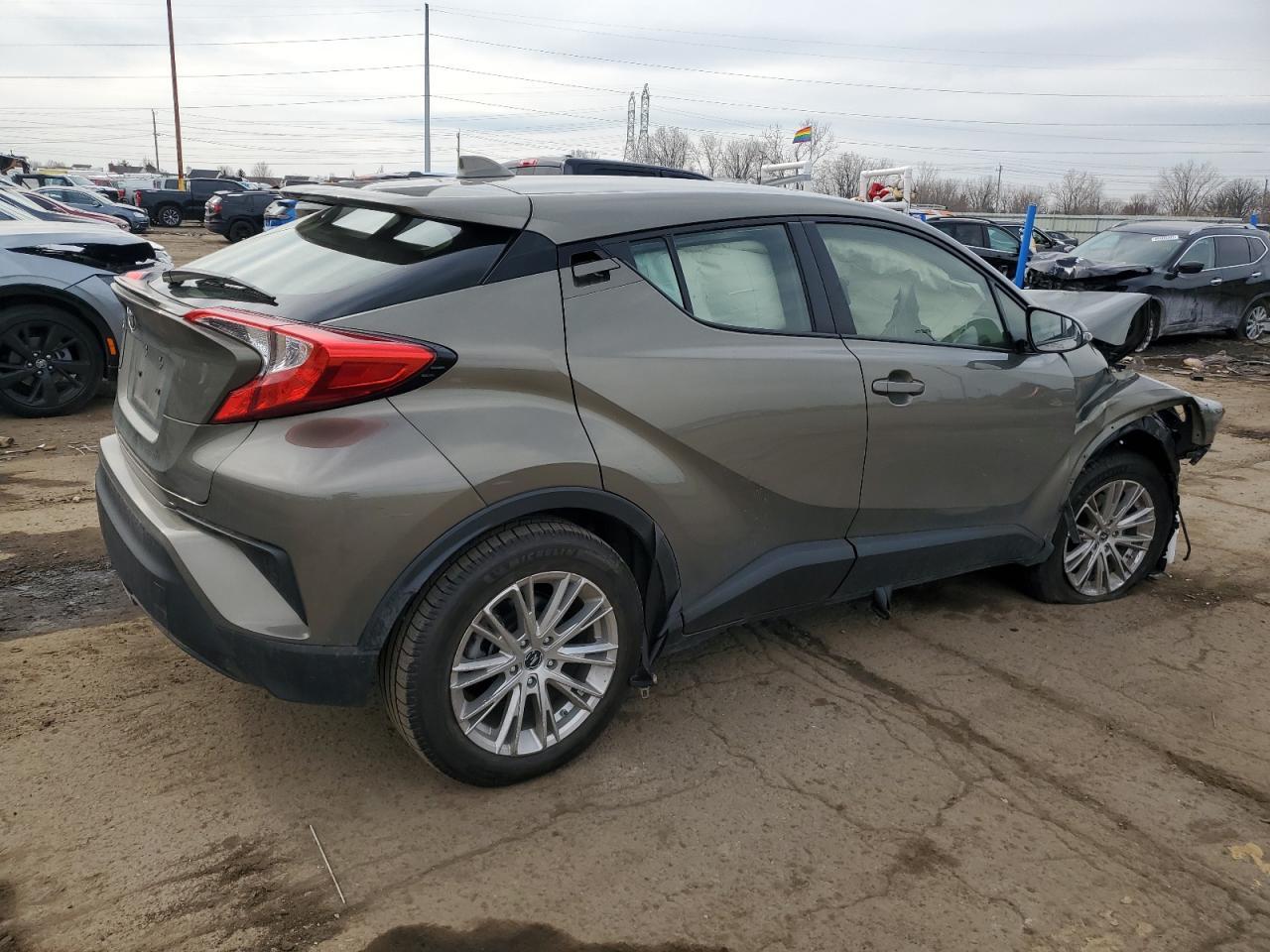 2021 TOYOTA C-HR XLE - Image 3