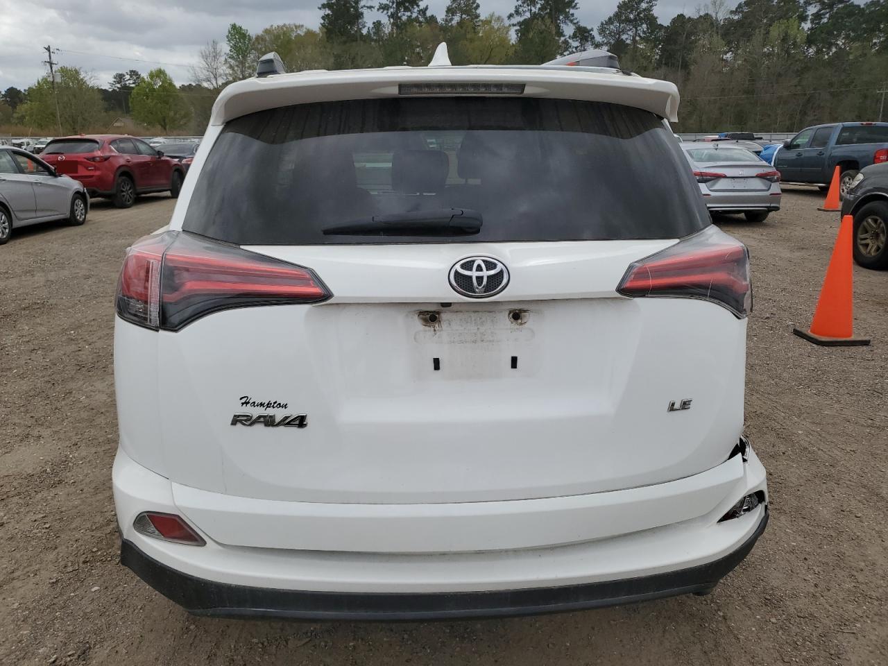2018 TOYOTA RAV4 LE - Image 6