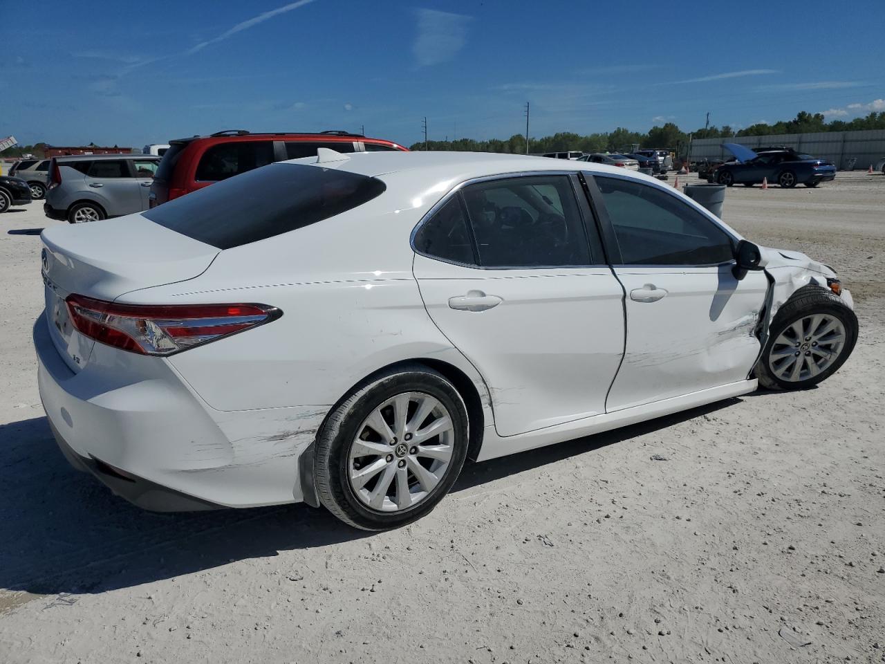 2020 TOYOTA CAMRY LE - Фото 3