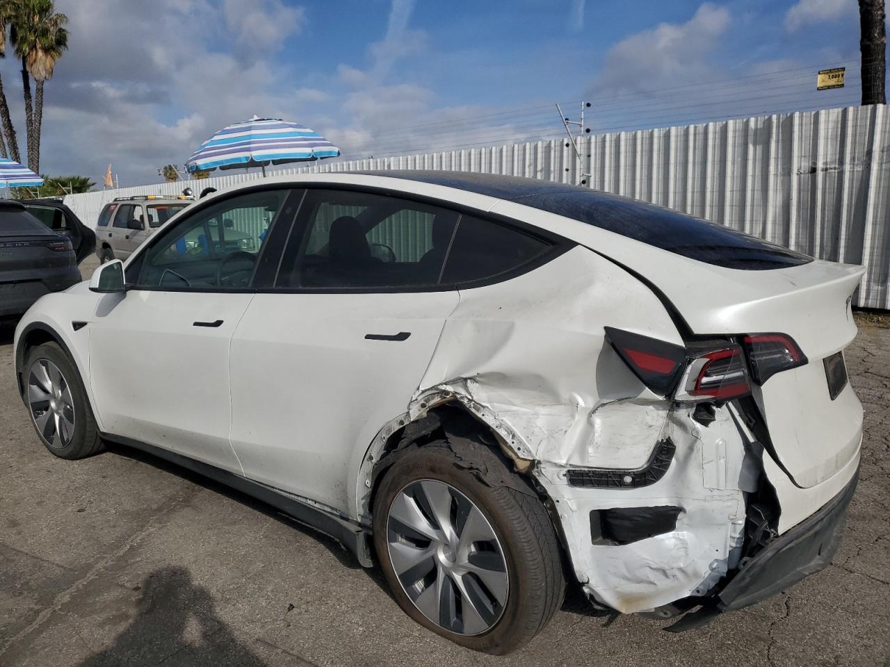 2023 TESLA MODEL Y - Image 2