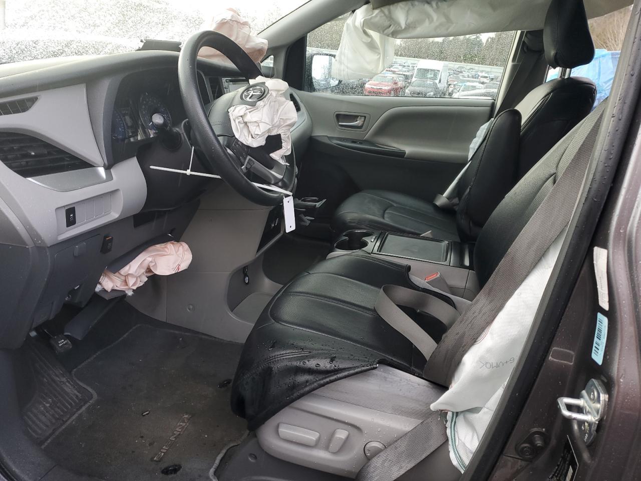 2019 TOYOTA SIENNA LE - Фото 7