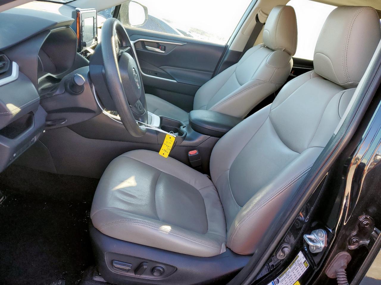 2020 TOYOTA RAV4 XLE - Фото 7
