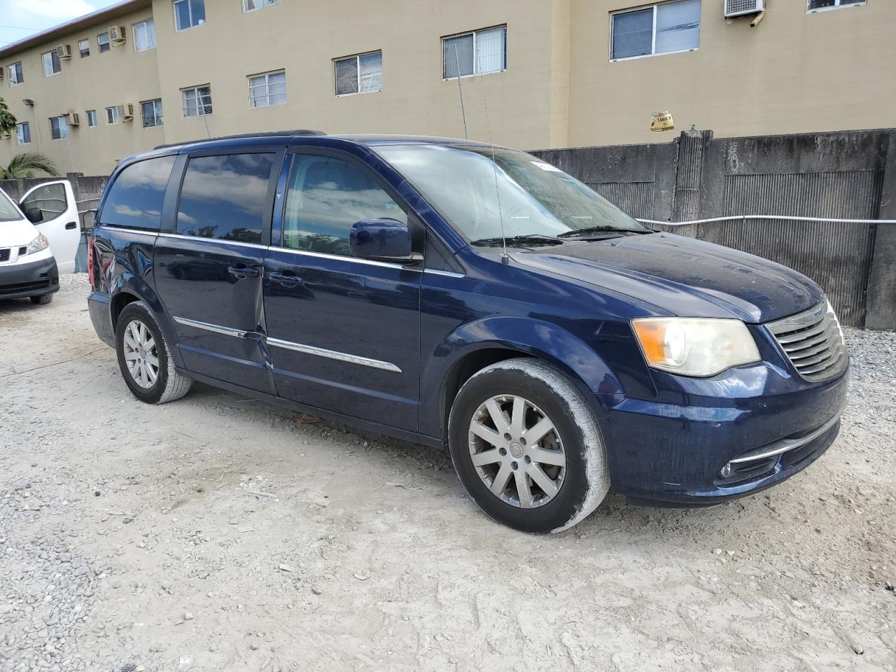 2014 CHRYSLER TOWN & COU - Image 4