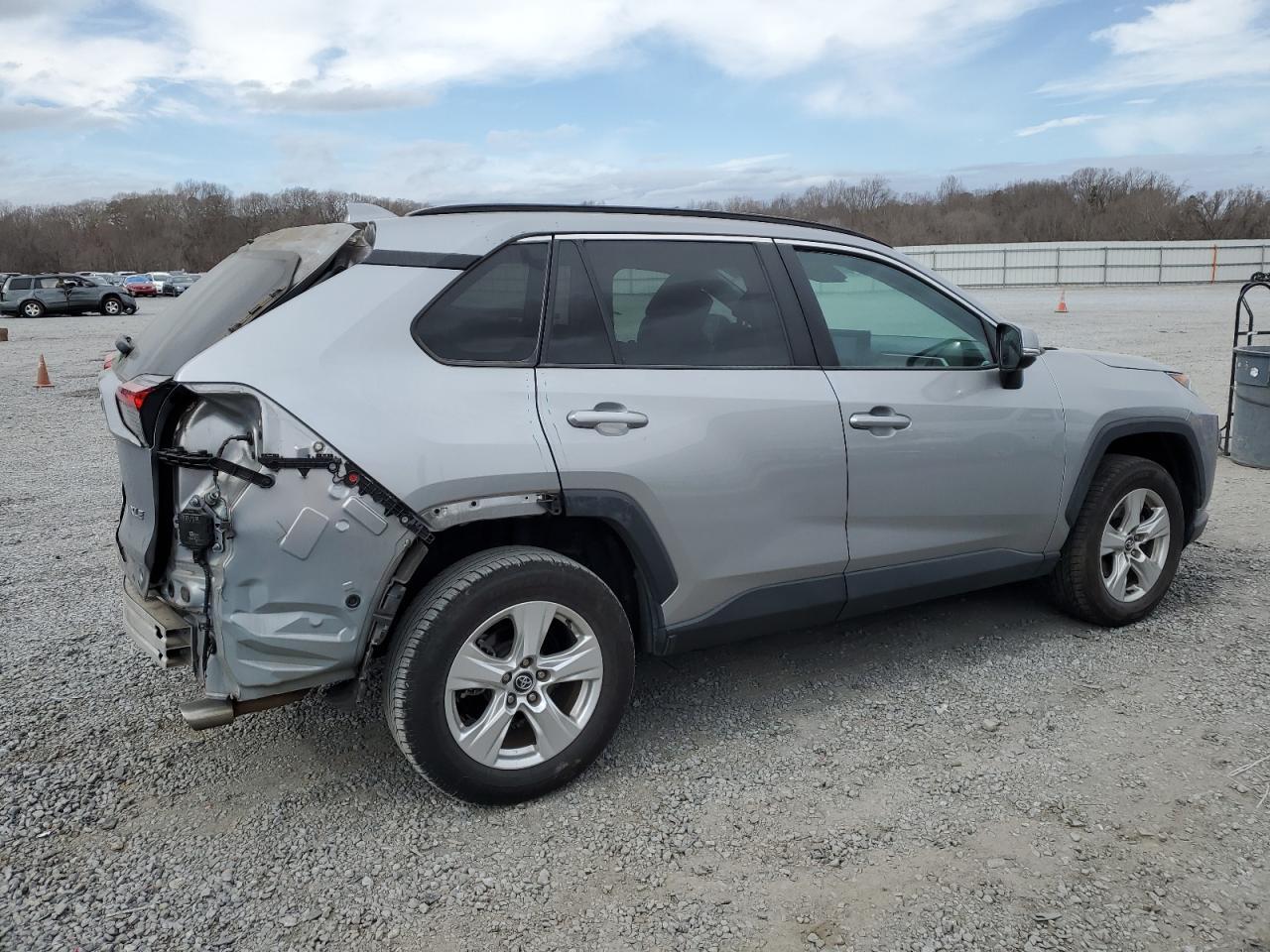 2020 TOYOTA RAV4 XLE - Image 3