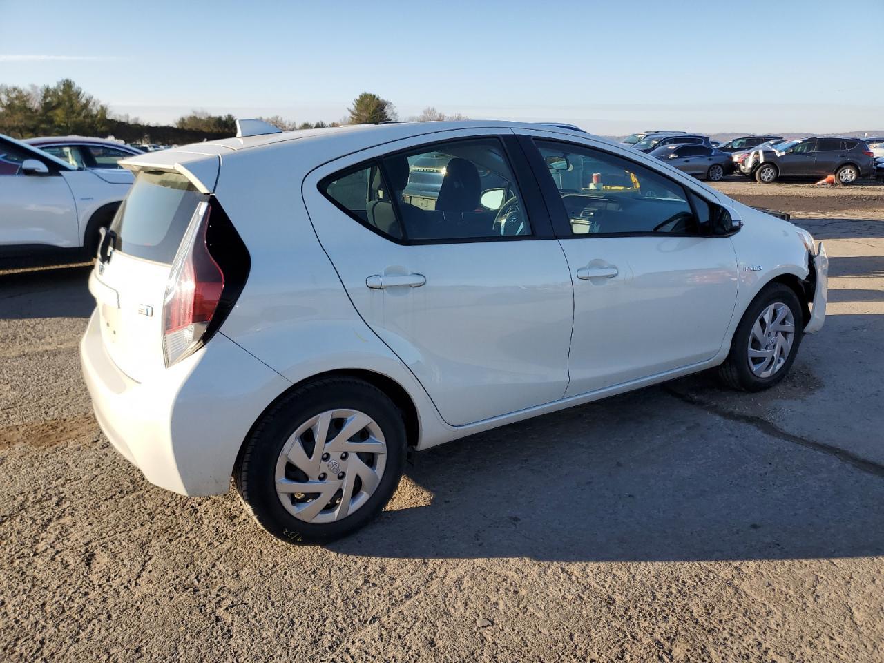 2015 TOYOTA PRIUS C - Image 3