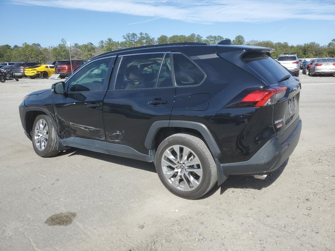 2024 TOYOTA RAV4 XLE P - Фото 2