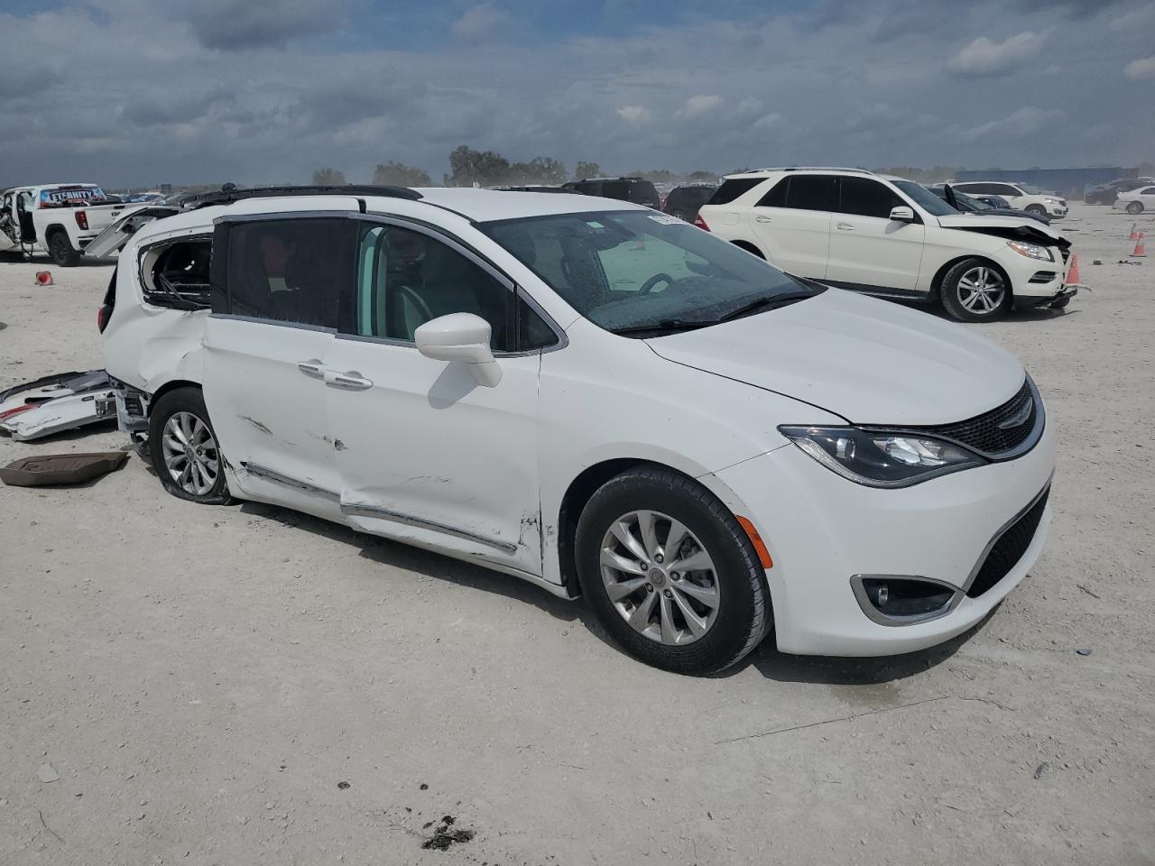2017 CHRYSLER PACIFICA T - Image 4