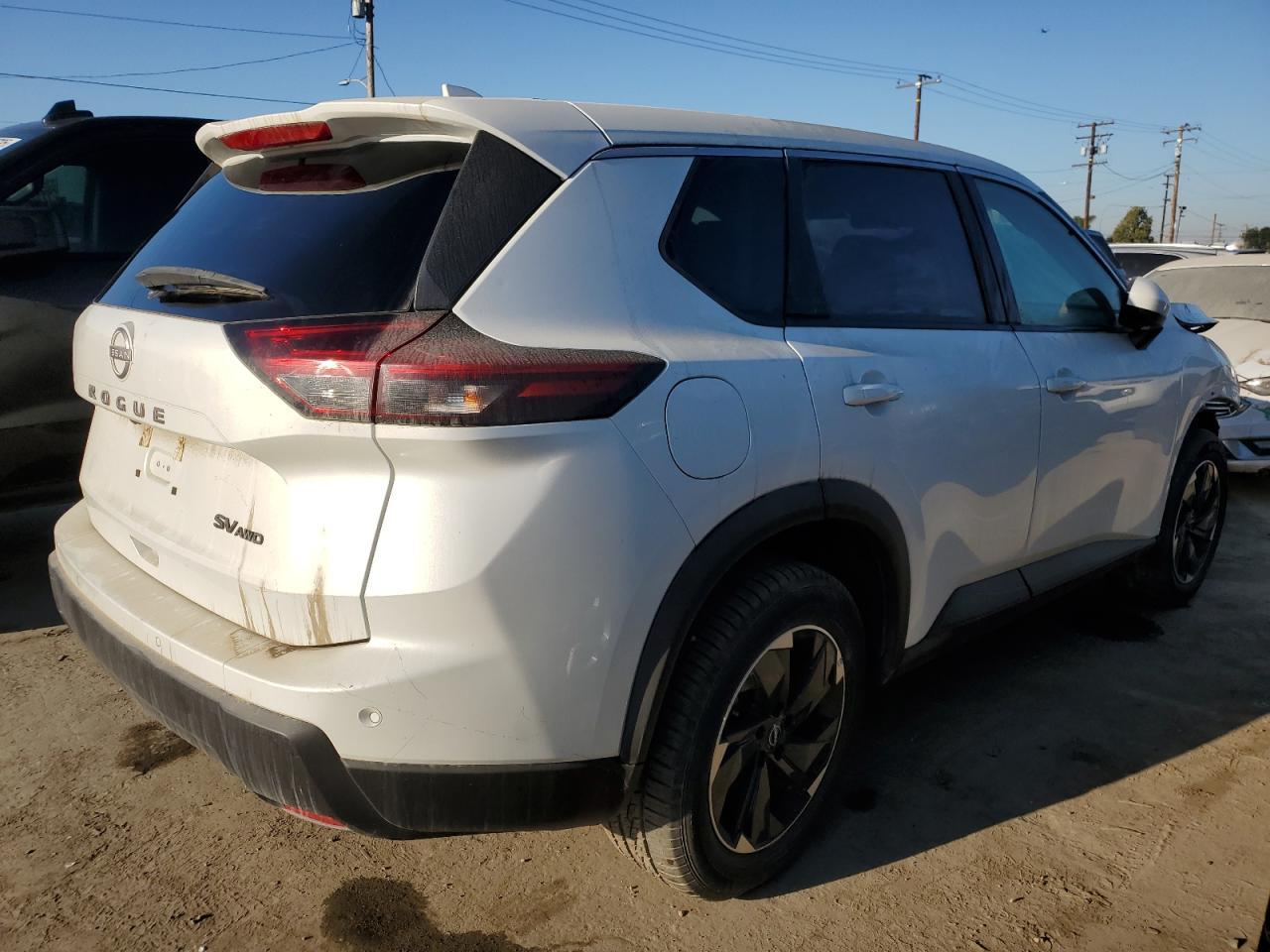 2024 NISSAN ROGUE SV - Image 3