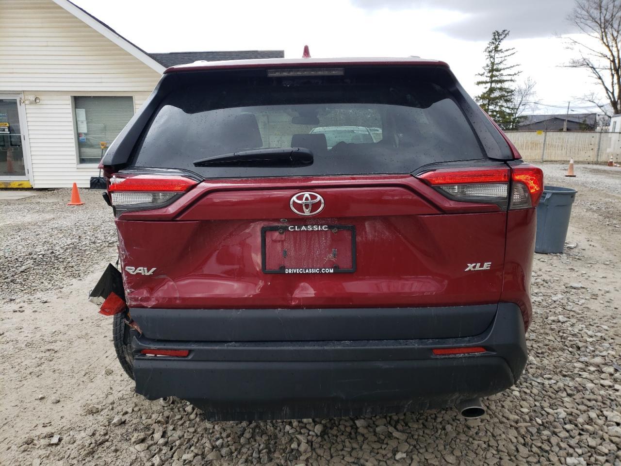 2020 TOYOTA RAV4 XLE - Фото 6