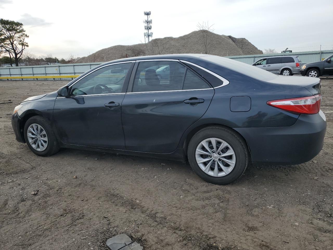 2015 TOYOTA CAMRY LE - Фото 2