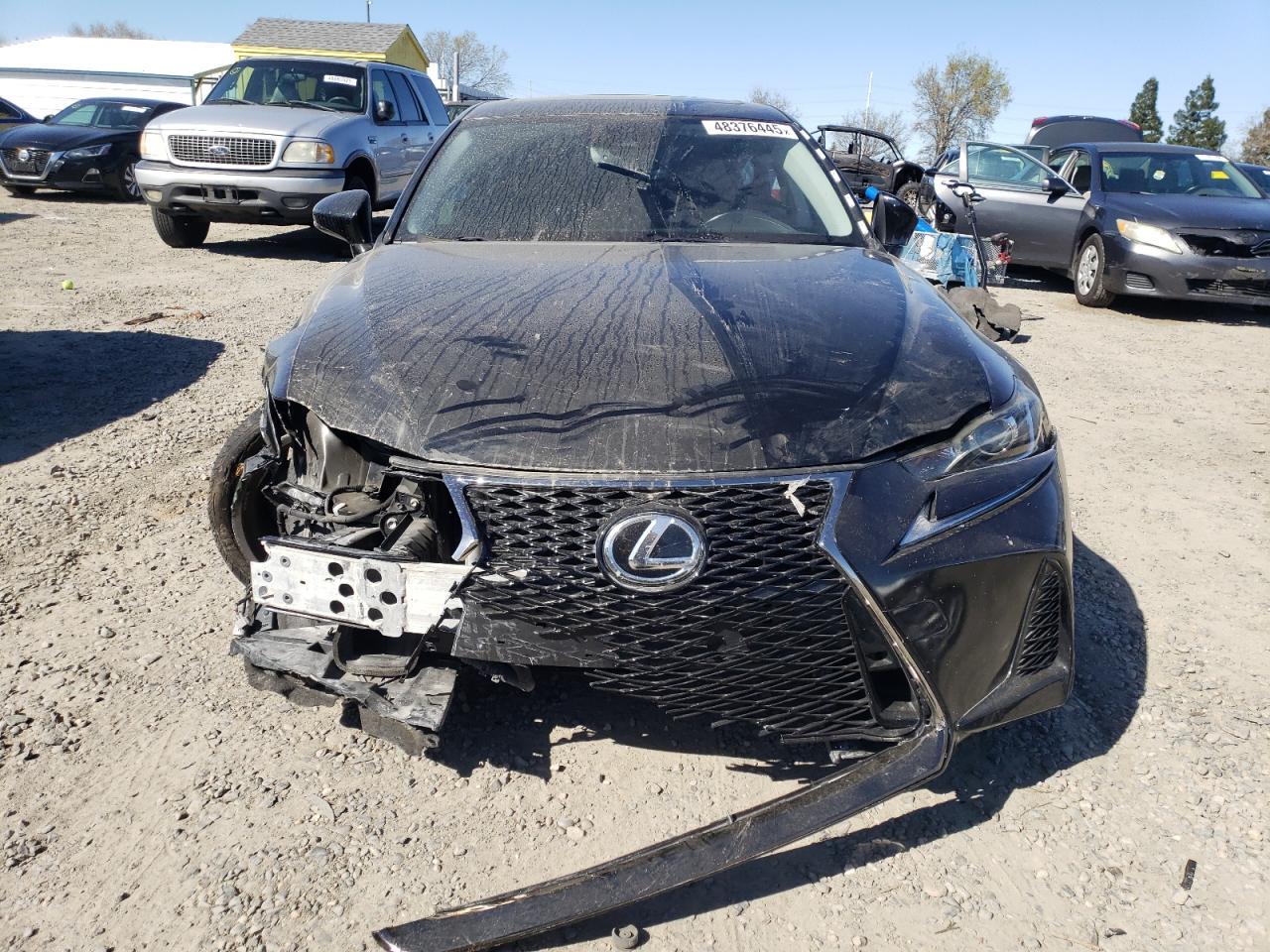 2017 LEXUS IS 200T - Фото 5
