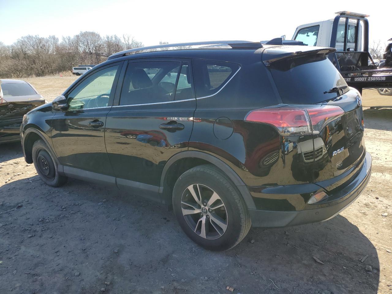 2017 TOYOTA RAV4 XLE - Фото 2