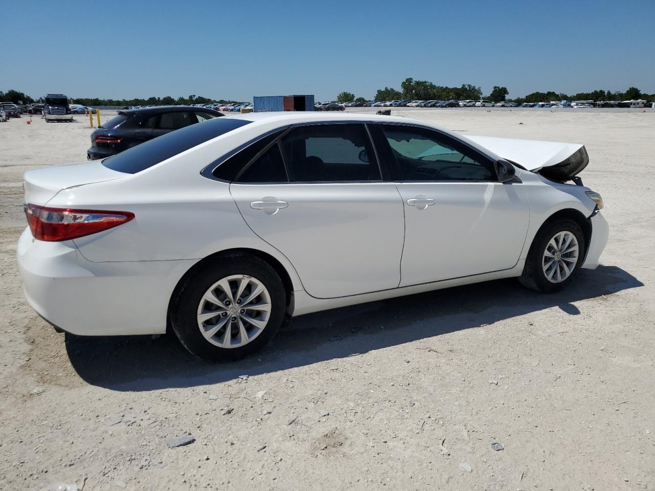2016 TOYOTA CAMRY LE - Фото 3
