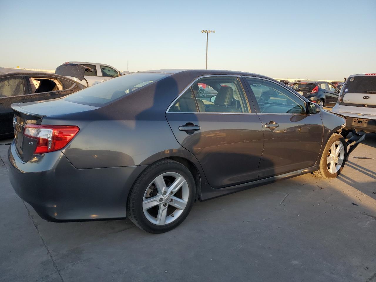 2013 TOYOTA CAMRY L - Фото 3